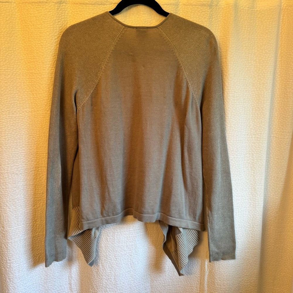 Cabi Pocket Cardigan Sweater #5132 Size Medium - Picture 4 of 6